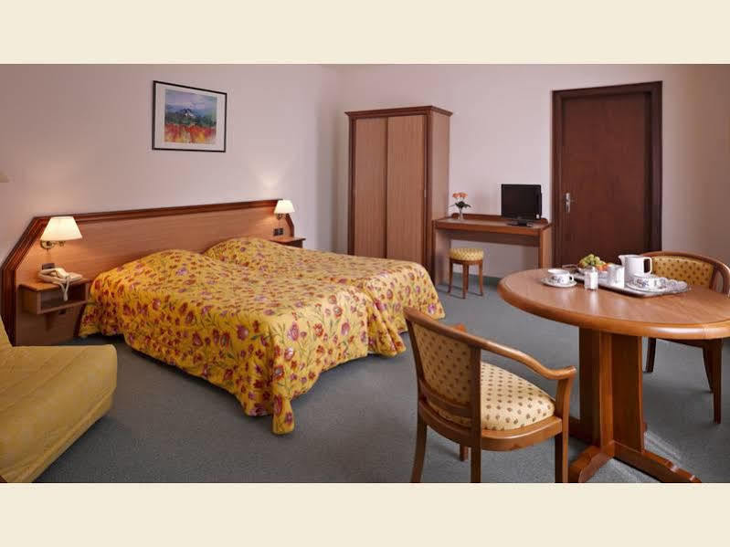 Logis Hotel-Restaurant De La Poste Urmatt Kültér fotó
